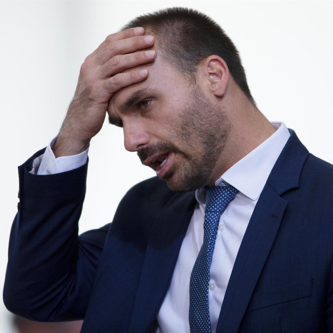 Outro momento da discussão na plataforma X