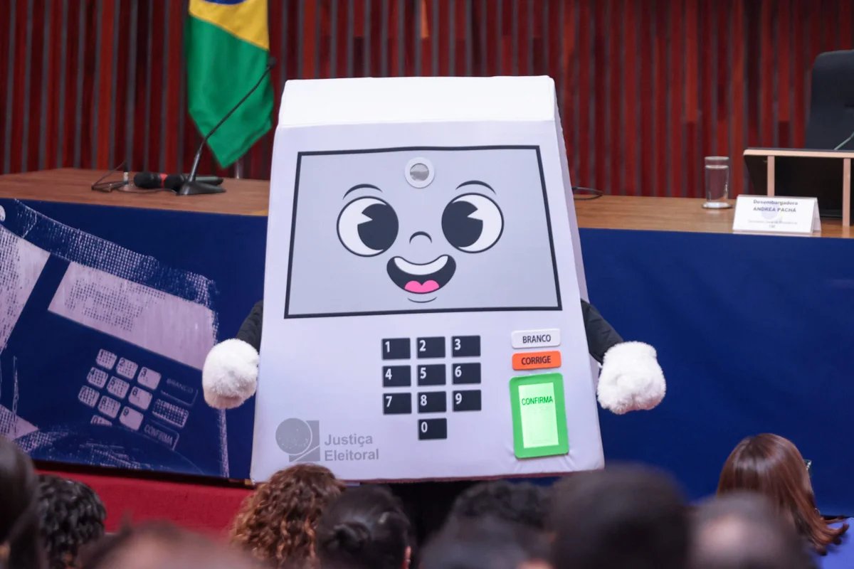 Lançamento da mascote Pilili pelo TSE