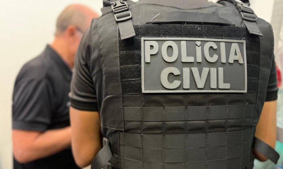 Viatura da polícia em local de crime