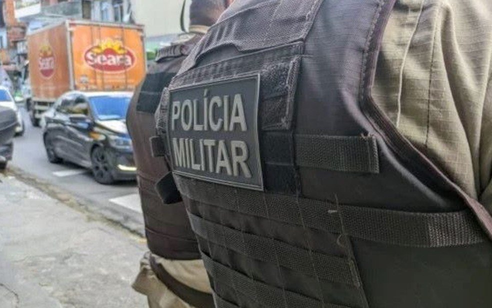 Viaturas da Polícia Civil durante operação em Feira de Santana