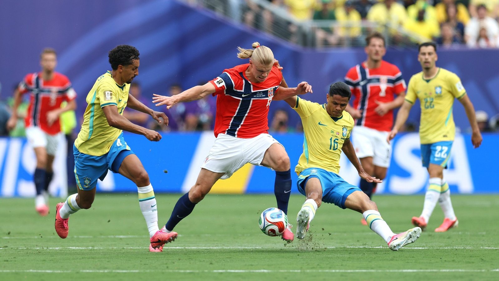 Erling Haaland celebrando gol contra o Brasil