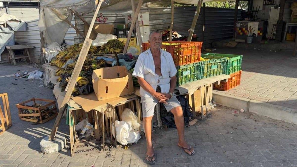 Comerciante Didiu da Banana na Praça do Tropeiro