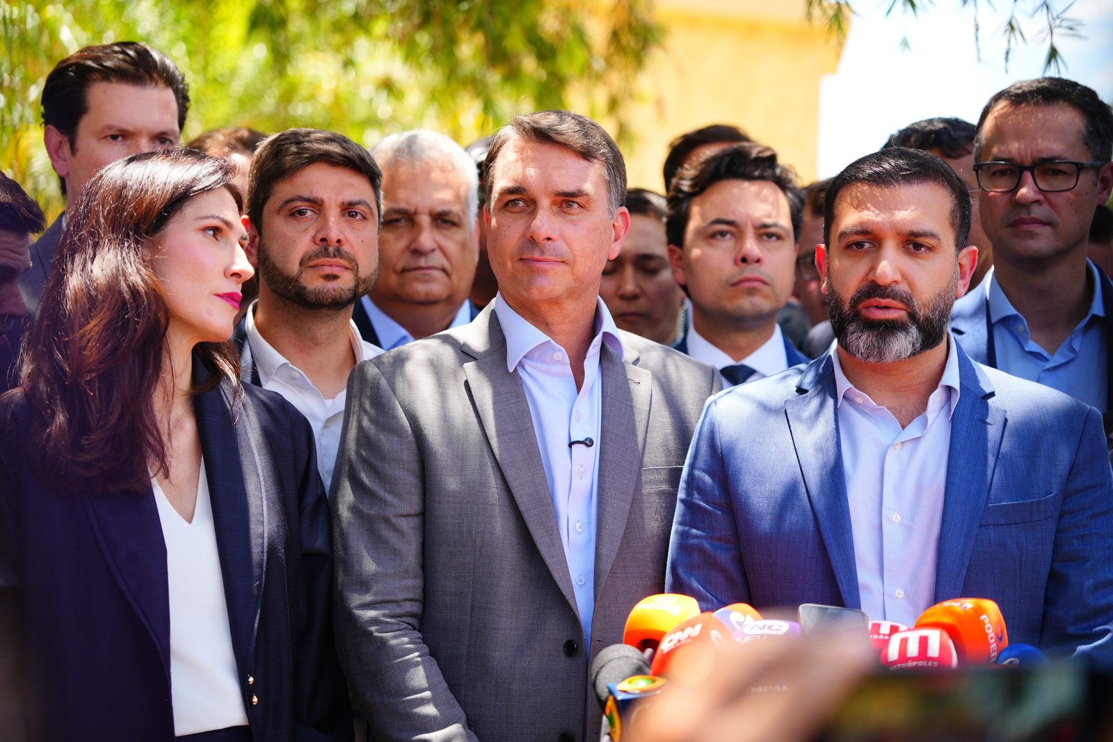 Flávio Bolsonaro faz comício no Farol da Barra no próximo sábado (17) ao lado de ACM Neto e João Roma