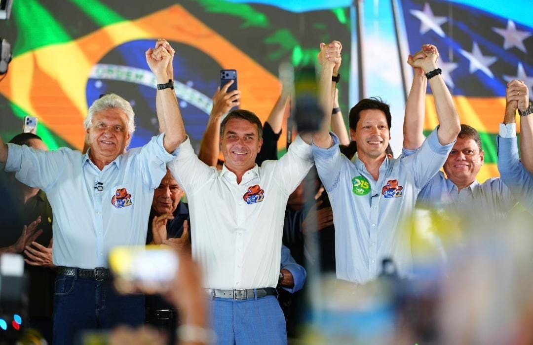 Ronaldo Caiado e Flávio Bolsonaro durante evento em Goiânia